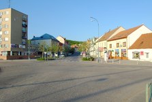 Vyschlá židlochovická fontána: betonové monstrum zasypali, budoucnost je nejistá