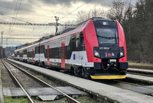 Ujel 47 metrů po kolejích, kam nesměl. Osobní vlak projel v Rajhradě zákazem