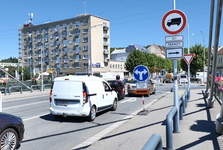 V Židlochovicích pokračuje stavba nového kruhového objezdu, provoz zatím řídí semafory