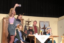 V Blučině se smálo od první chvíle. Černá komedie Nejlepší věk na pohřeb byla skvělým divadelním zážitkem